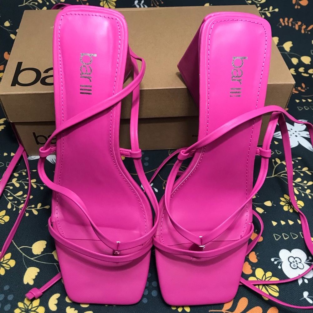 Bar III Women's Shoes Triangle Block Heels Square Pink, Size 8 BARBIE OUTFIT - Picture 2 of 15